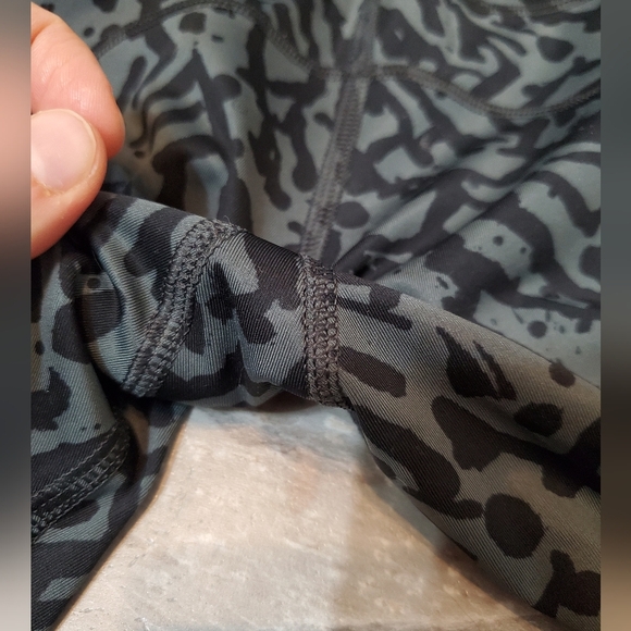 Lululemon Hot To Street Crop leggings. Grey and black patterns. 21 1/2". Size 8. - Picture 9 of 15